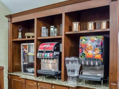 SureStay Studio by Best Western - 11