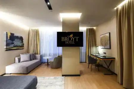 Broyt Suites - 3