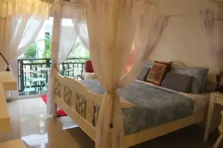Huen Chan Thip - 33