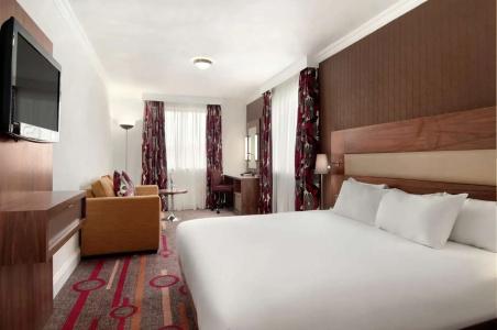 DoubleTree by Hilton Bristol North - 36