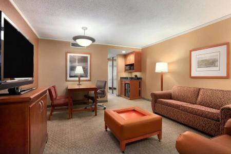 Embassy Suites by Hilton Crystal City National Airport - 5