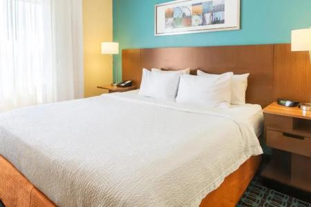 Fairfield Inn & Suites - 26