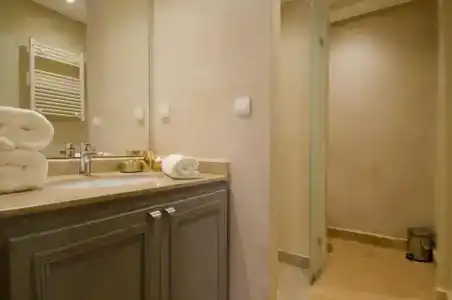 Riad Ayni - 28