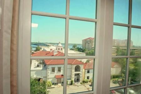 Hampton Inn & Suites - 28