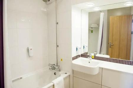 Premier Inn Newcastle - Holystone - 7