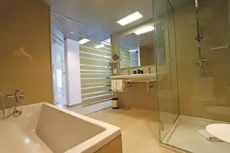 Tonga Tower Design & Suites - 9
