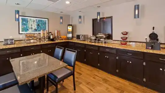 Best Western West - 31