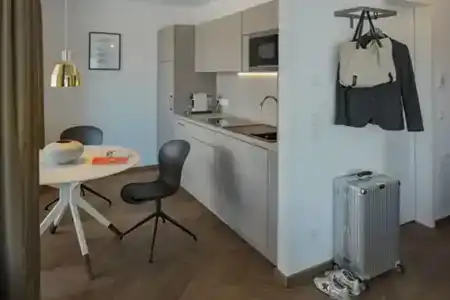 DD Suites Serviced - 60
