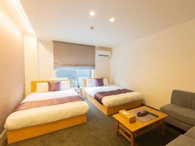 Grand Base Hiroshima Ekimae - 17