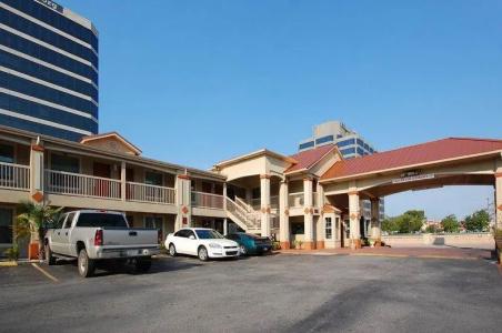 Quality Inn & Suites Dallas-Cityplace - 42
