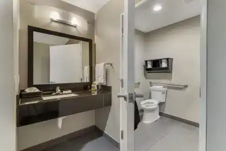 Best Western Plus Inn & Suites - 34