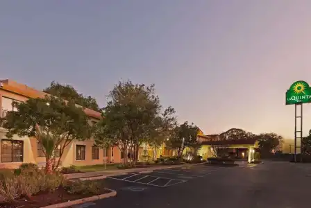 La Quinta Inn by Wyndham Austin Oltorf - 0