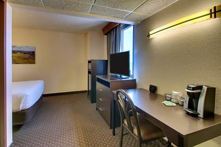 EverSpring Inn & Suites - 29