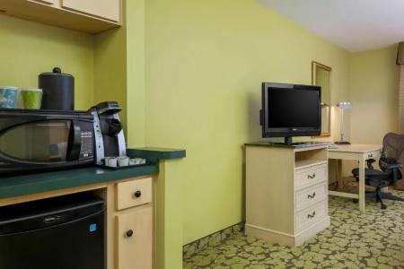Hilton Garden Inn - 36