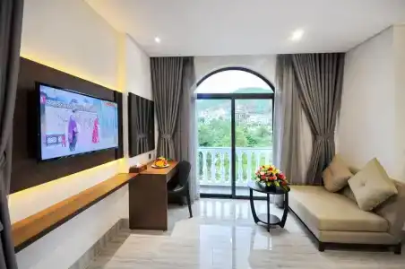 Crown Nguyen Hoang - 81