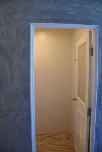 Ban's Avenue Guesthouse - 12