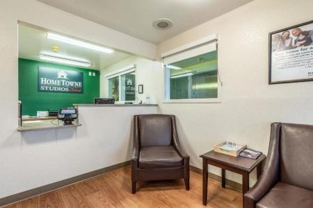 HomeTowne Studios by Red Roof Dallas - - 1