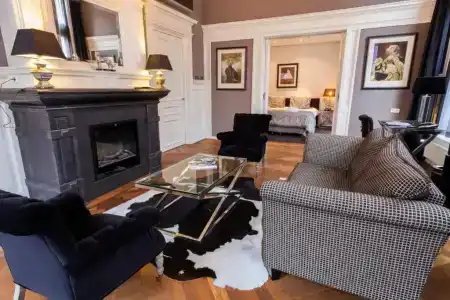Post-Plaza & Grand Café - 101