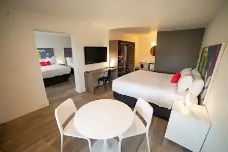 TraveInn & Suites by Wyndham Airport - 33