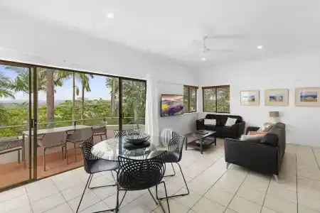 Noosa International - 51