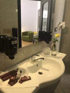 Ambra Boutique & Bistro - 33