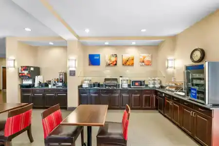 Comfort Suites Orlando Airport - 28