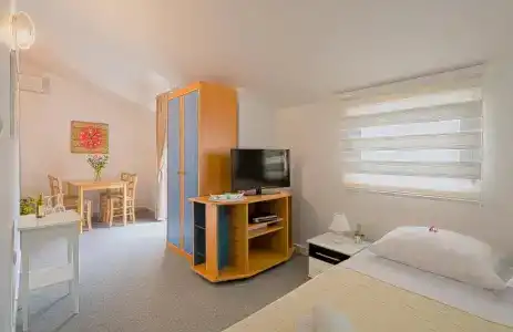 Budva Inn Guest House - 36