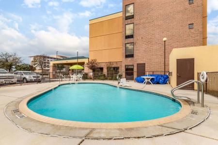 Quality Inn San Antonio Fiesta at Six Flags - 15
