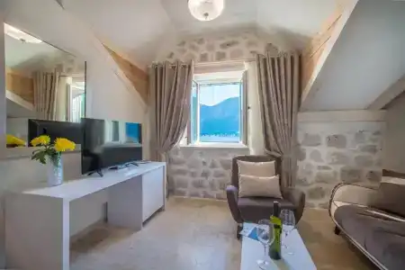 Conte & Restaurant - 2