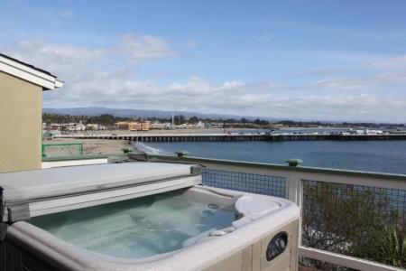Sea & Sand Inn - 2
