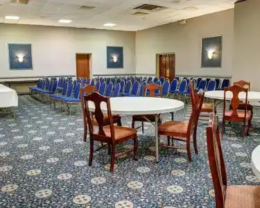 Quality Inn North - 11
