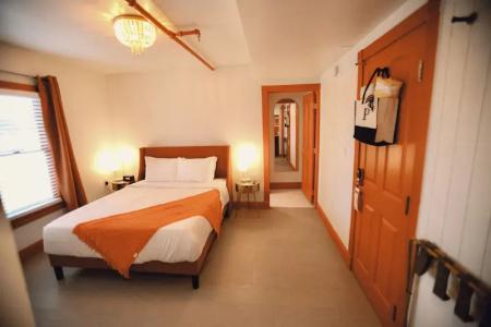 The Historic Peninsula Inn - 95