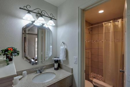 Romantic Inn & Suites - 8