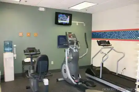 Hampton Inn West - 16