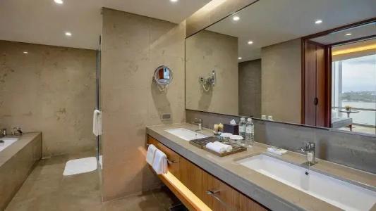 Lotte Yangon - 102