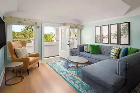 Hayes Mansion - 128