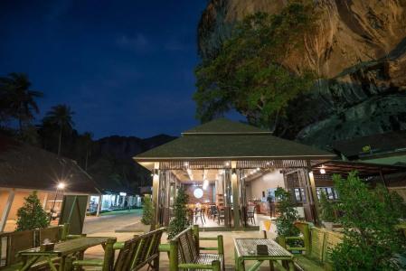 Tonsai Bay - 42