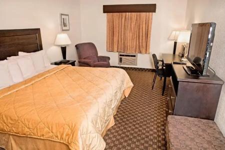 Super 8 by Wyndham/Airport - 19