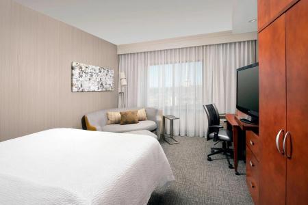 Courtyard by Marriott - 26
