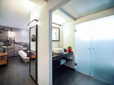 Dizengoff Avenue Boutique - 110