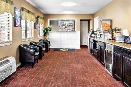 Super 8 by Wyndham/Ft. Jackson SC - 2