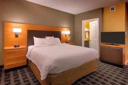 TownePlace Suites by Marriott - 35