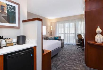 Courtyard by Marriott Downtown - 39