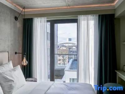 Gekko House Frankfurt, a Tribute Portfolio - 65