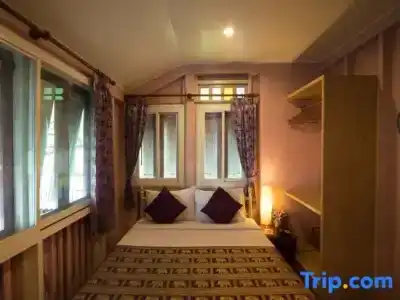 Samsen Sam Place - 122