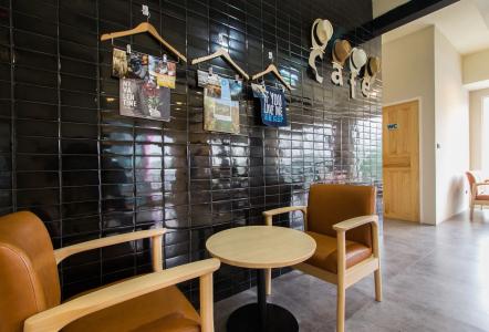 Lazy Sunday hostel - 9