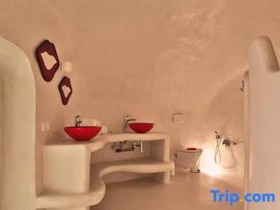 Trieris Villa & Suites - 71