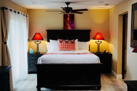Lantern Light Inn - Romantic Getaway - 72