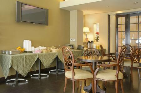 Ramada by Wyndham Los Angeles/Wilshire Center - 10