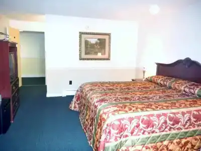 Yankee Clipper Inn - 25